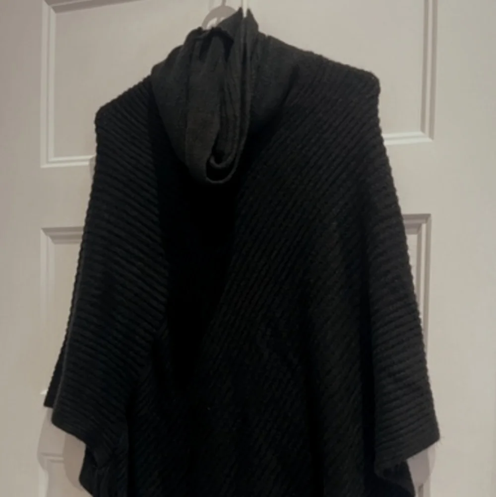 Guess Los Angeles Cowl Neck Poncho With Fringes - Picture 7 of 10